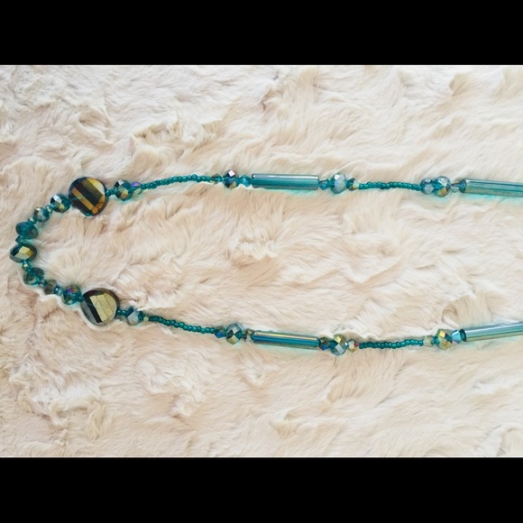 Green Beaded Necklace. - Picture 3 of 3