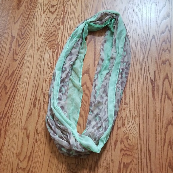 Accessories - Leopard infinity scarf