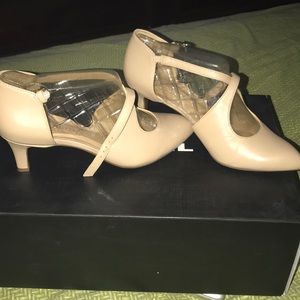 *SOLD* Naturalizer criss crossed strapped heels