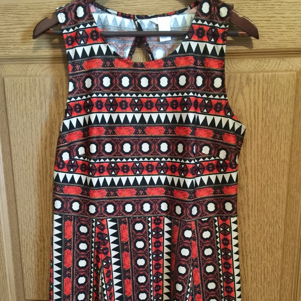 Cute Print Dress with peek a boo Back