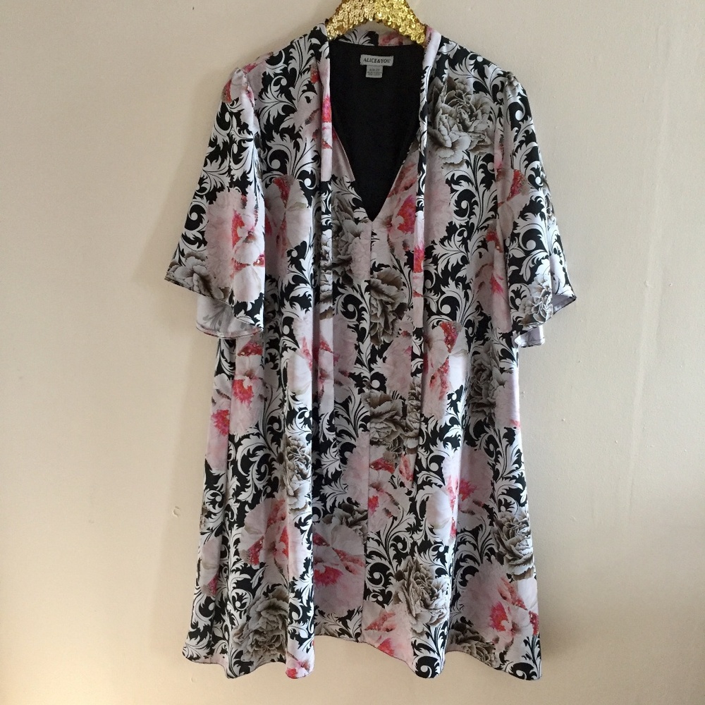 Plus size Alice & You floral bell slv swing dress