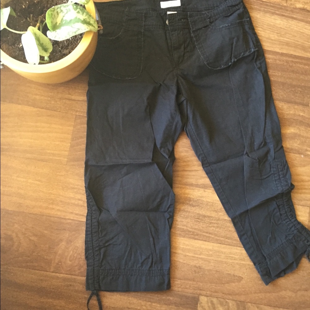 Black capris