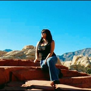 •MEET YOUR POSHER*