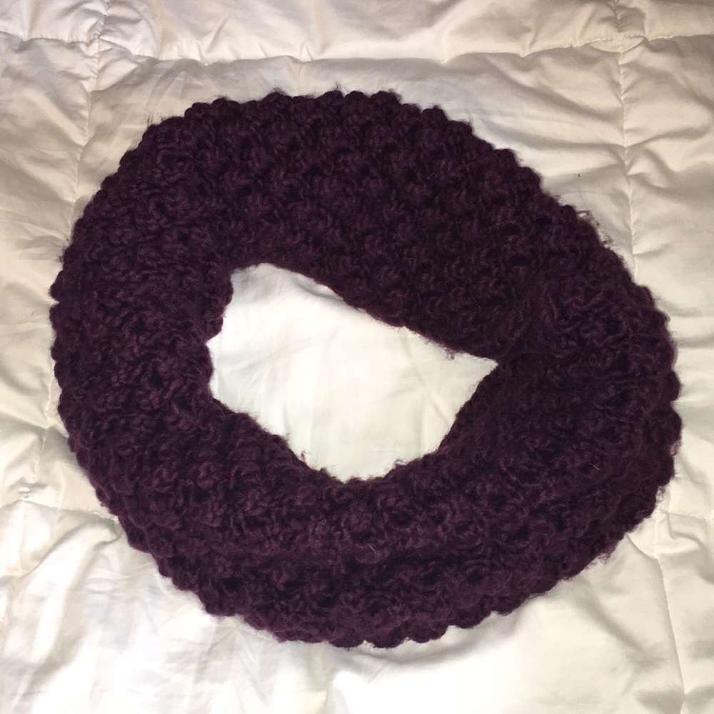 H&M maroon high neck scarf