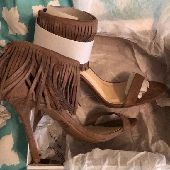 Women’s fringe heel - Picture 2 of 3