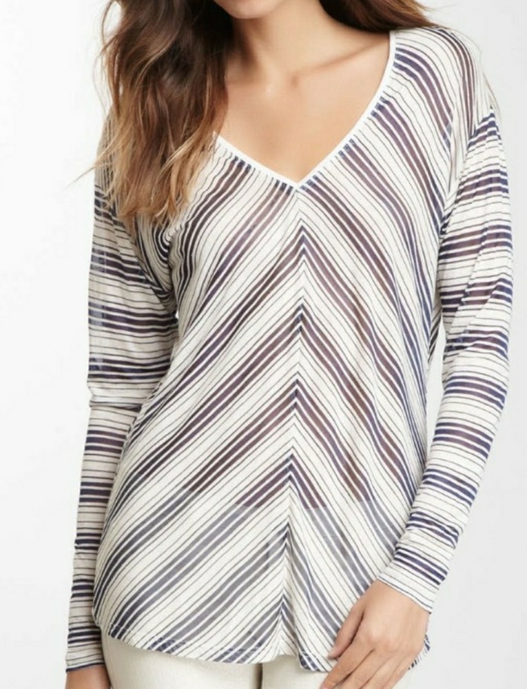 Like New💎Double V neck sheer stripped top