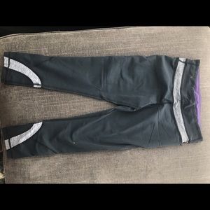 LULULEMON CAPRI LEGGINGS