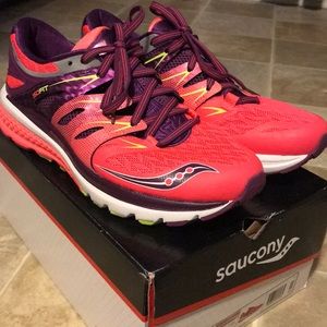 BNIB Saucony zealot iso 2