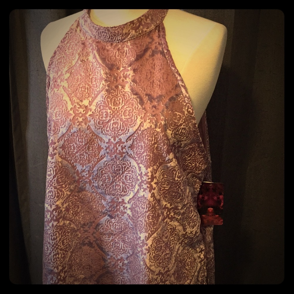 NWT-Gorgeous Slinky Tapestry Top