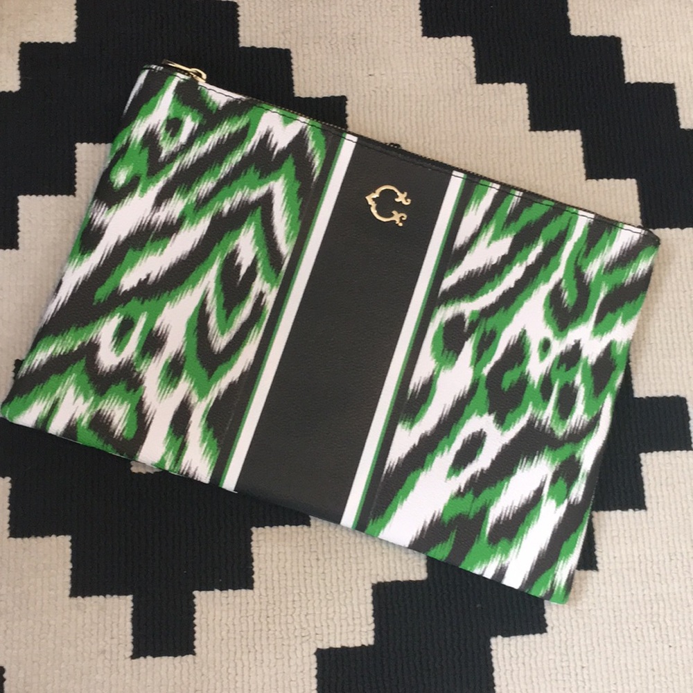 C wonder snake print clutch
