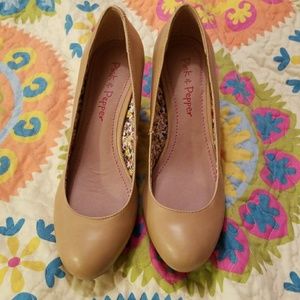 Pink & Pepper wedges heels sz 7. 5