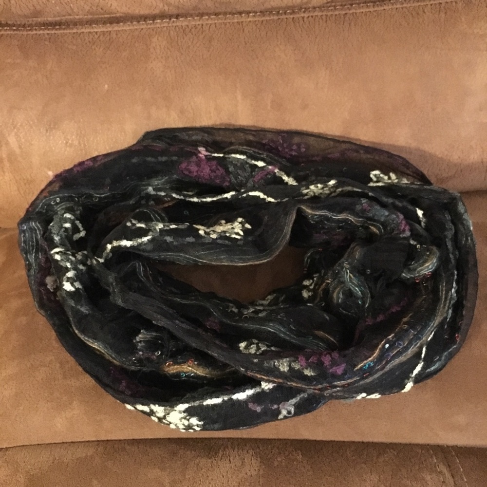 Scarf. From smoke free and pet free home.