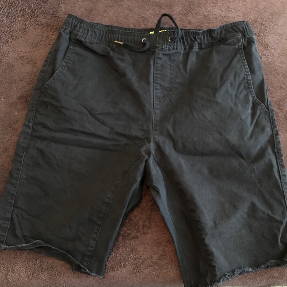 Men's black mid length shorts