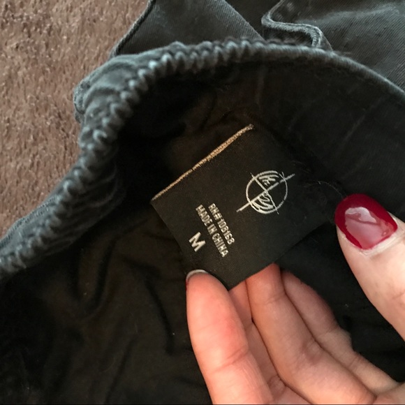 Men's black mid length shorts - Picture 3 of 5