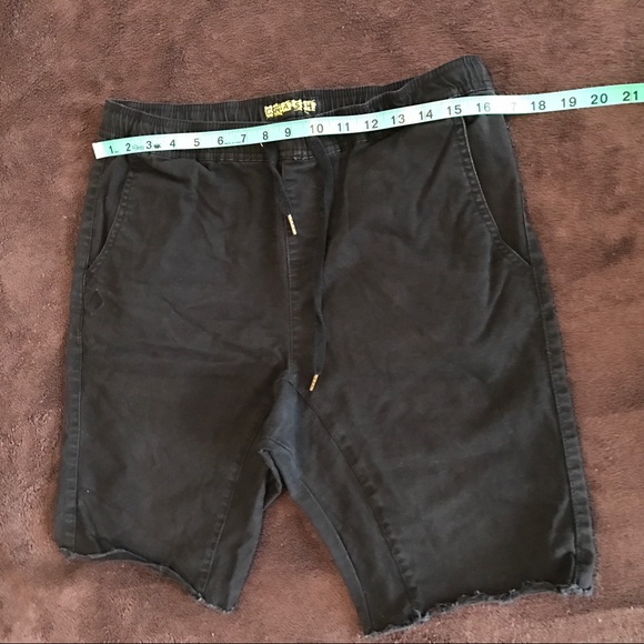Men's black mid length shorts - Picture 4 of 5
