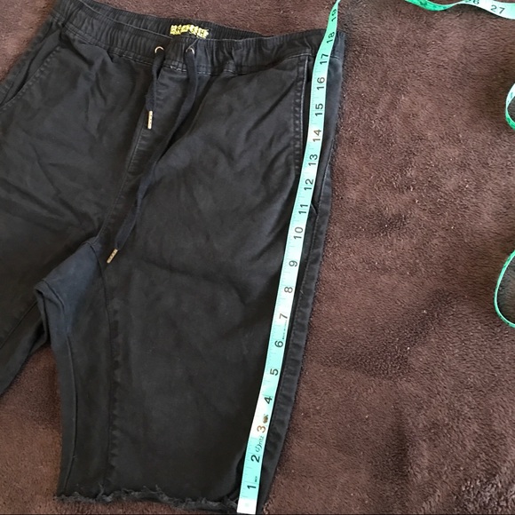 Men's black mid length shorts - Picture 5 of 5