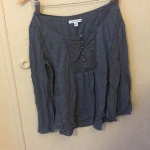 Quarter-length sleeve shirt