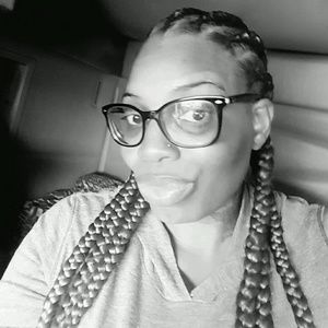 Meet your Posher, Monique