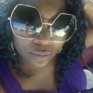 Meet your Posher, Devin