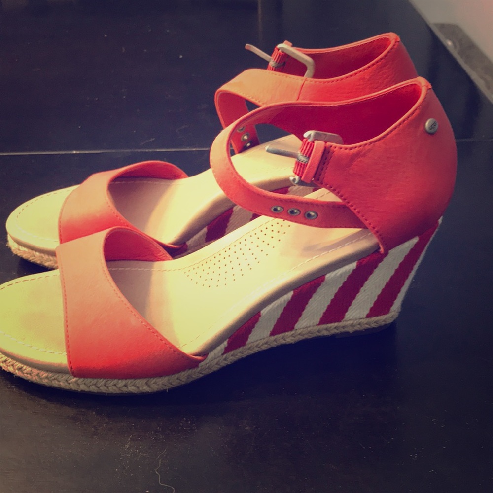 UGG red and white wedge sandal