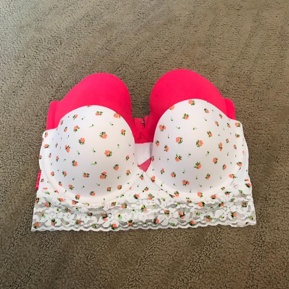 2 Victoria Secret’s strapless bras