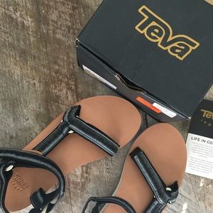 Black and gray ombré Teva sandals