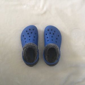 NWOT Fur lined boys Crocs