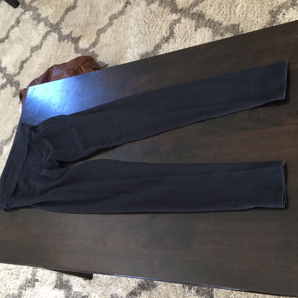Black yoga pants