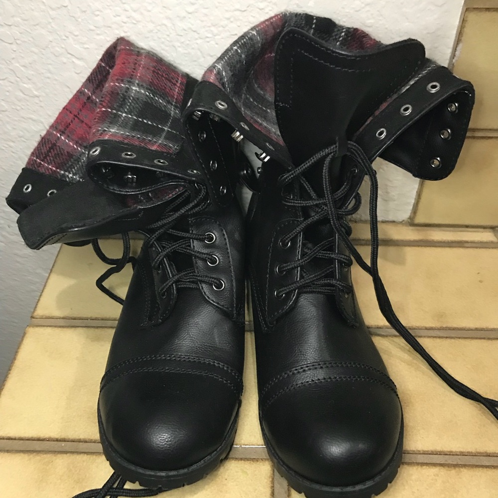 Combat boots