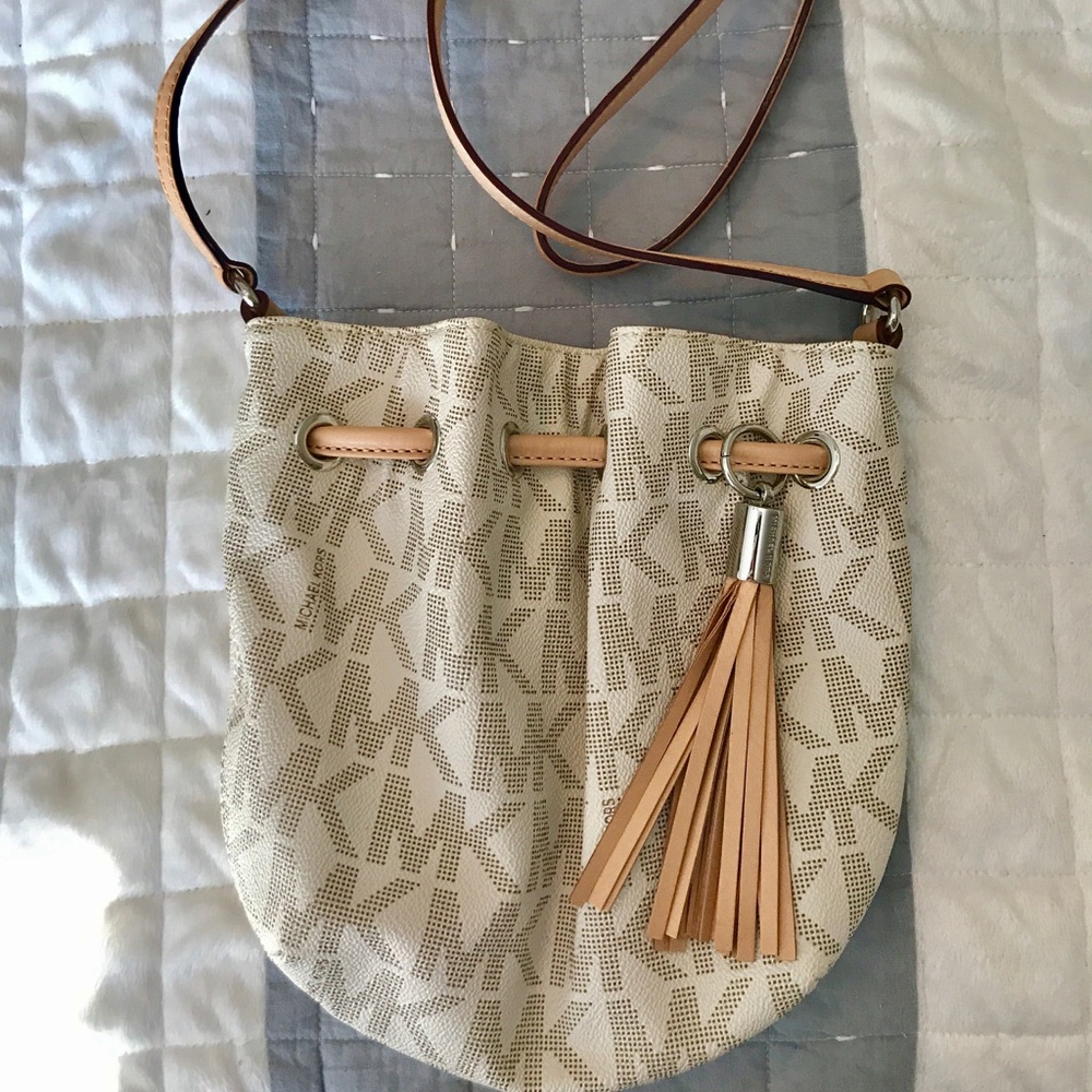 Michael Kors Ring Tote Crossbody