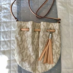 Michael Kors Ring Tote Crossbody