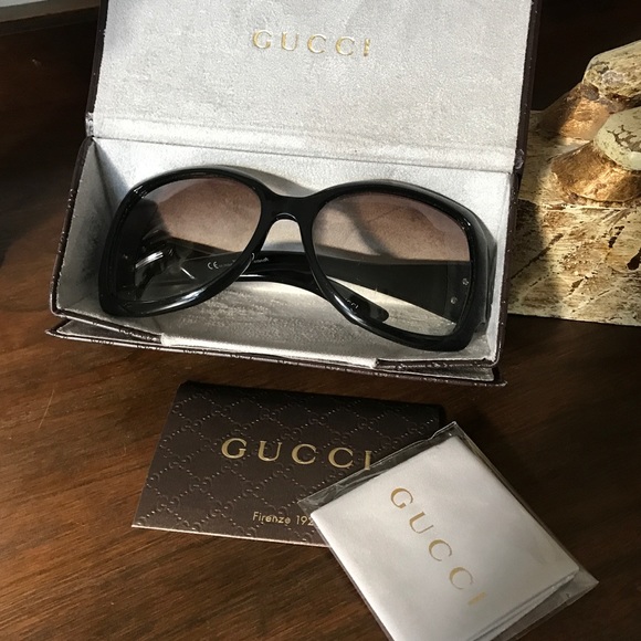 Gucci Accessories - Gucci sunglasses with case