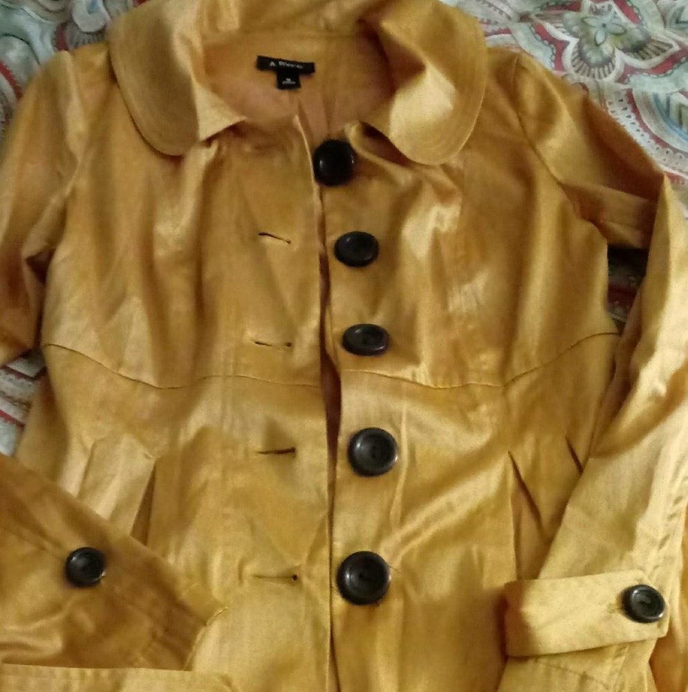 Abuyer size M gold botton down jacket