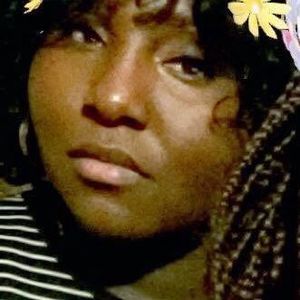 Meet your Posher, Raquel