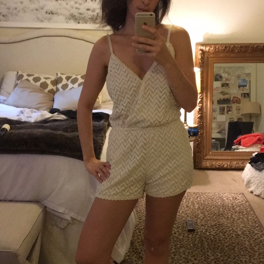 Textured Romper - Picture 2 of 3