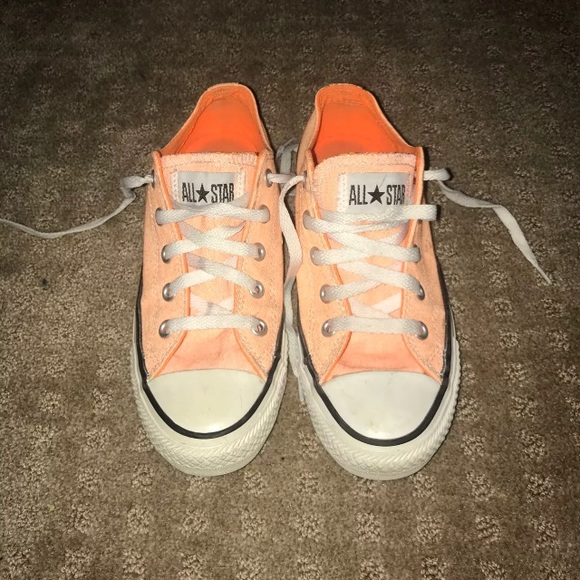 Converse Low Tops - Picture 1 of 3