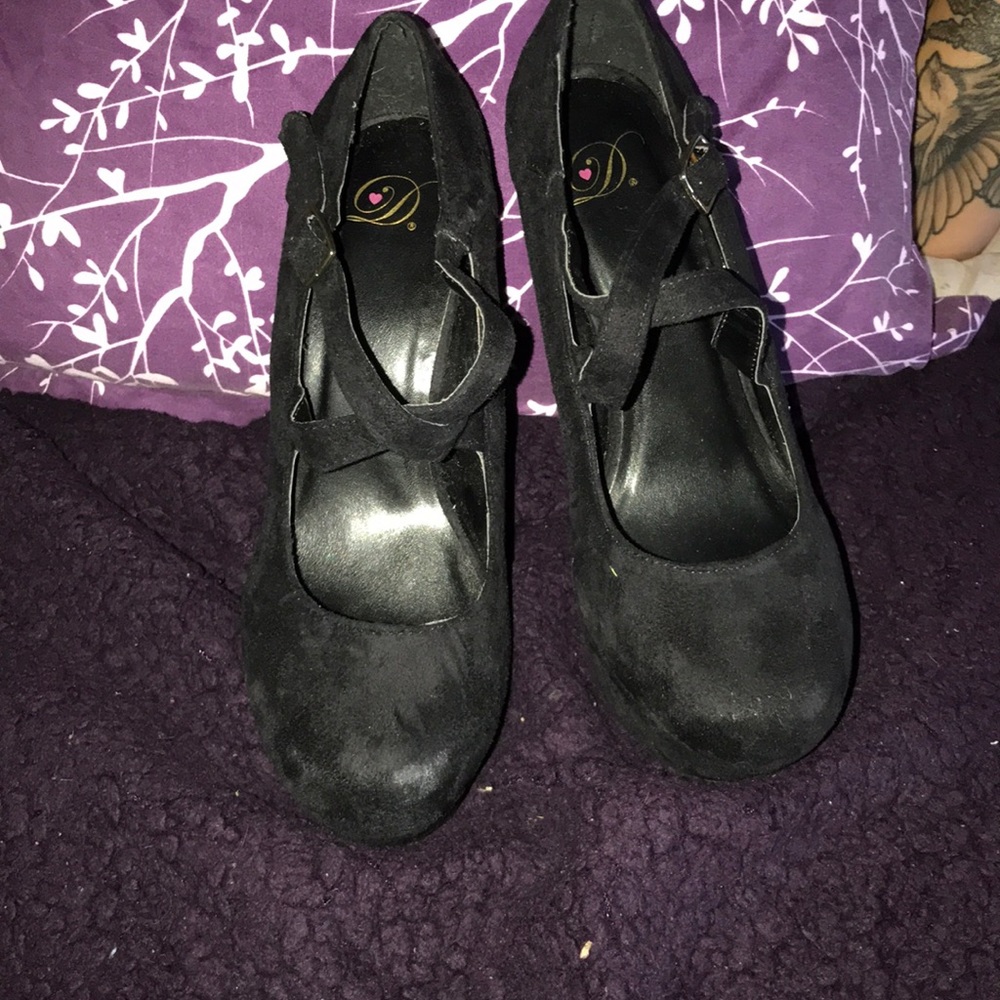 Black Wedge Heels Size 10 Velour 3-4 inch