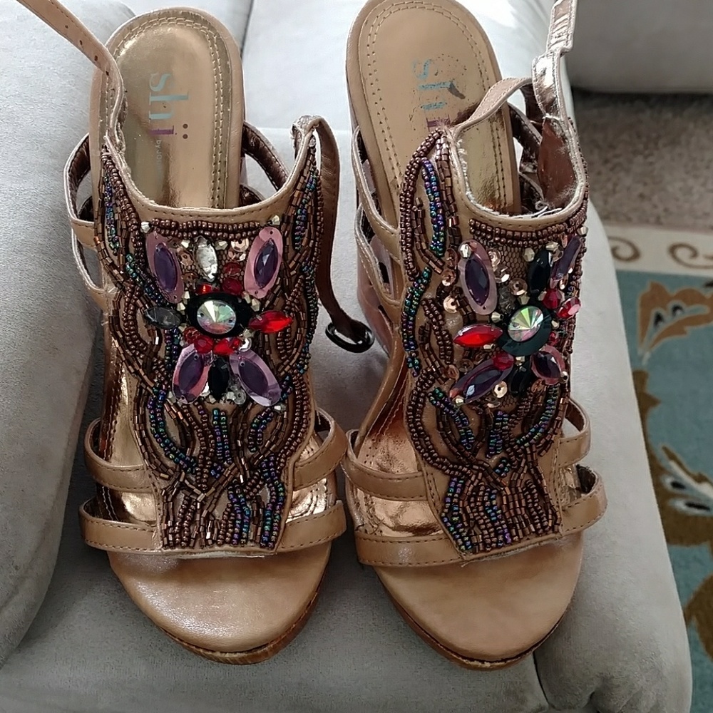 Shi carved and beaded shoes