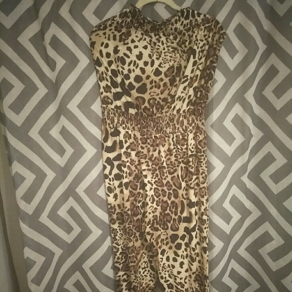 🚫🚫🚫🚫 SOLD Leopard halter romper