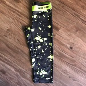 Nike Capri workout pants NWOT