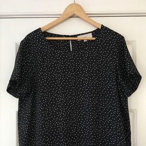 Short-Sleeved Flowy Black Dottie Top