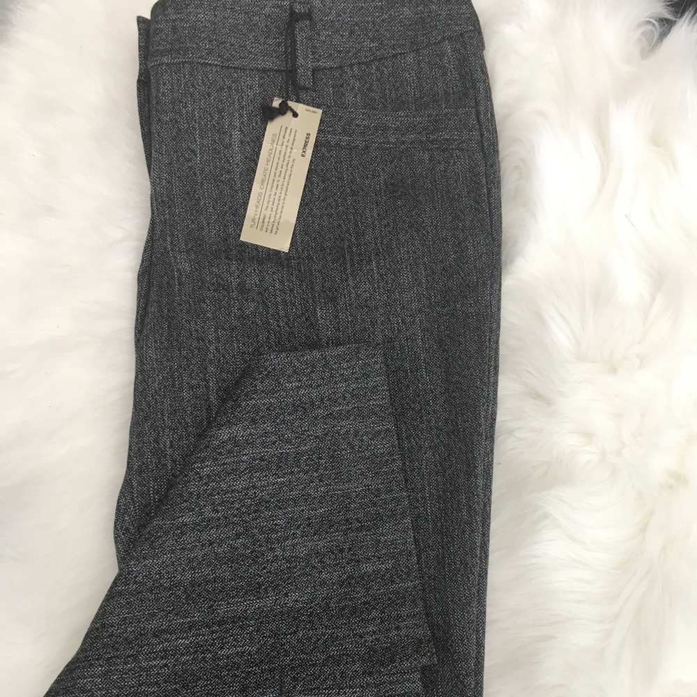 ✨✨Express : Mid Rise Barely Boot Columnist Pant✨✨