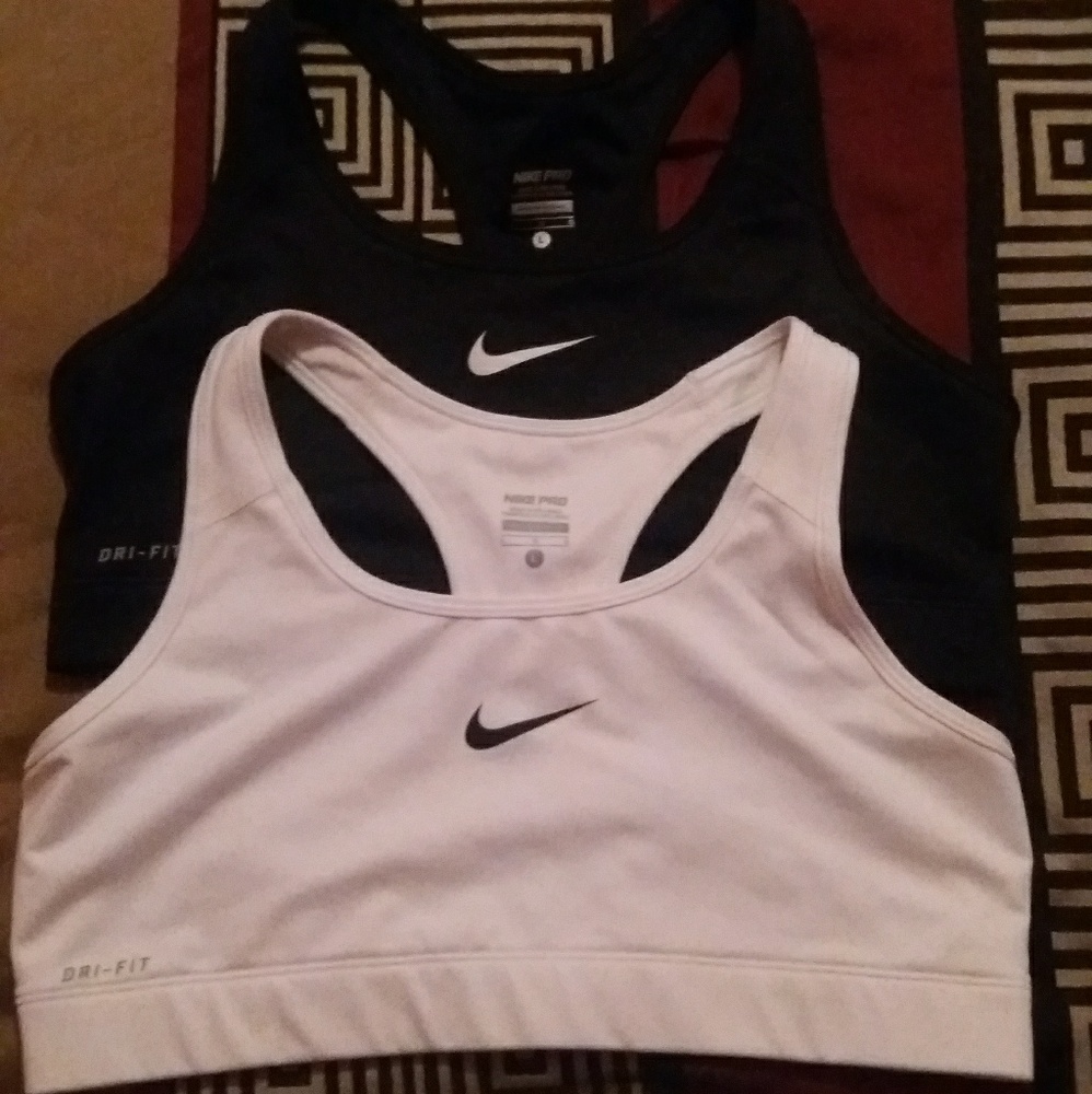 2 Women's LG Nike sports bra NWOT