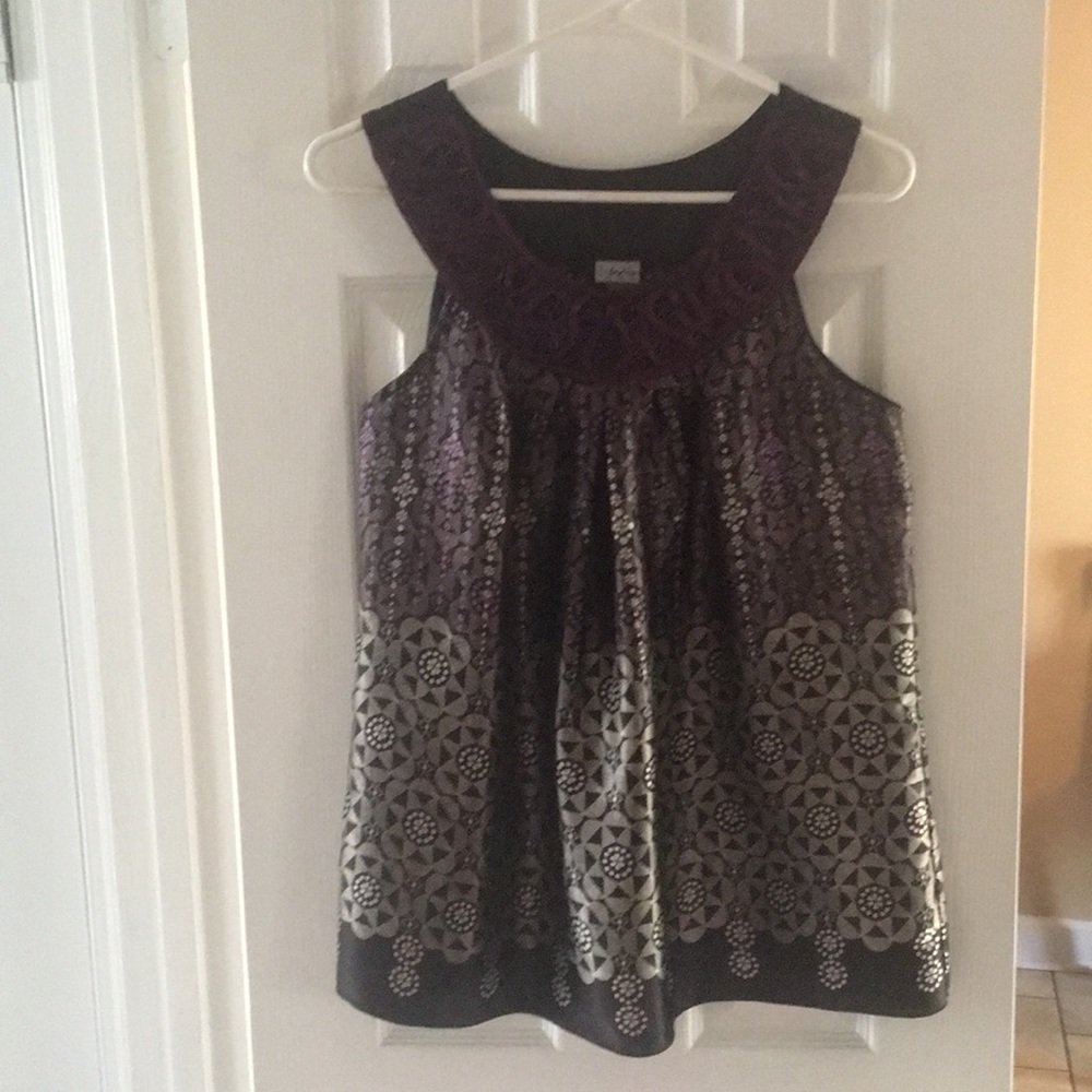 Shiny color up beat top. Too cute!