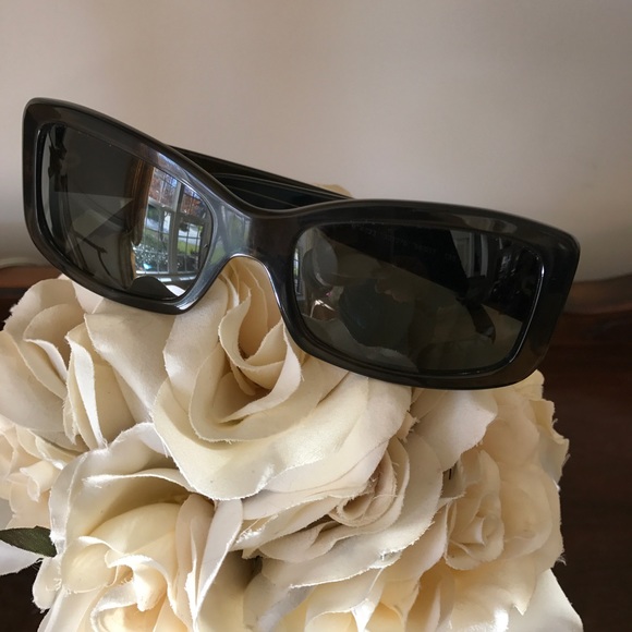 Burberry sunglasses - Picture 2 of 6