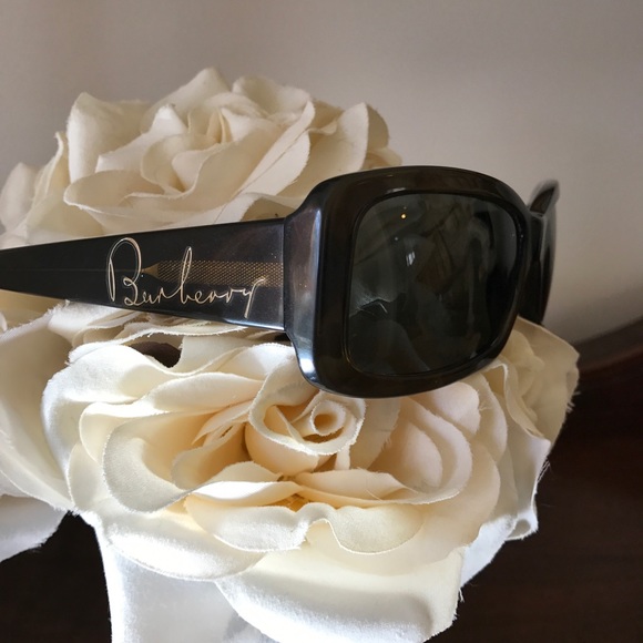 Burberry sunglasses - Picture 3 of 6