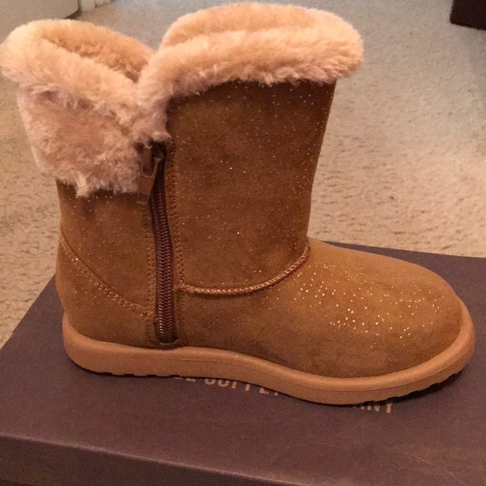 Roebuck & Co. Fuzzy Boots Girls Size 12
