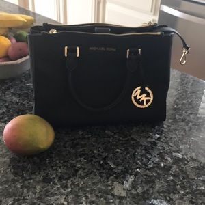 Black Michael kors bag