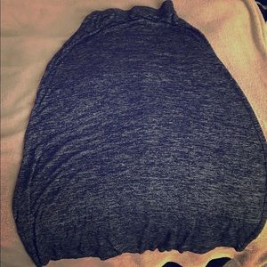 Stretch waist skirt. Polyester and spandex.