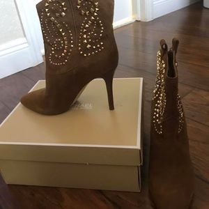 MICHAEL KORS REENA CARAMEL SUEDE STUDDED